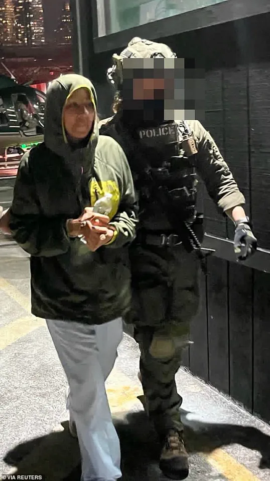 Breaking: Cilia Flores Arrives at Manhattan Court with Visible Injuries, Flanked by Nicolás Maduro