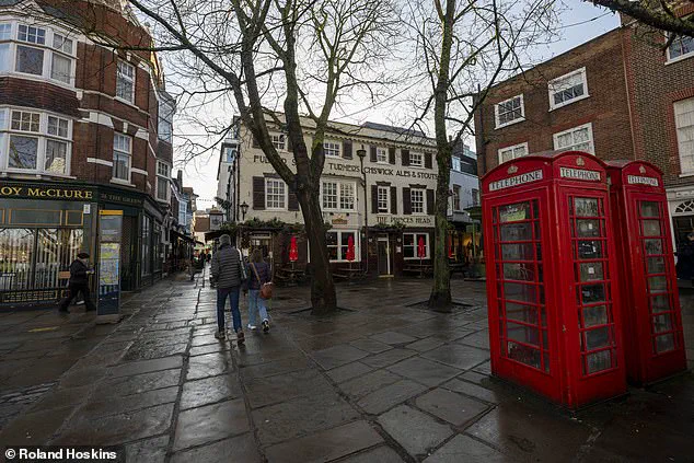 Affluent Richmond-Upon-Thames Shaken by Brazen Daylight Ram-Raid, Illegal Parking Tied to Getaway Vehicle