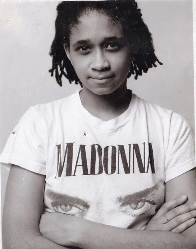 The Unseen Moment: How a Chance Photo of JFK Jr. and Carolyn Bessette Changed Celebrity Culture