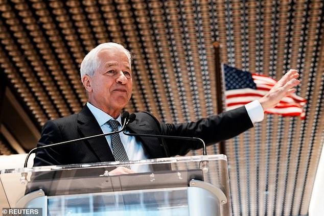 Luxury Meets Dysfunction: Inside JPMorgan Chase Tower's $3B Manhattan Skyscraper Plagued by Noise, Rattling Walls, and Cost-Cutting Perks