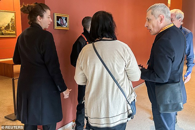 Louvre Displays Controversial Protest Image of Former Duke of York Amid Public Scandal Debate