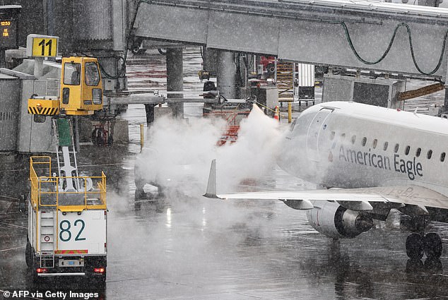 Historic Blizzard Paralyzes East Coast as Winter Storm Hernando Cancels Over 10,000 Flights