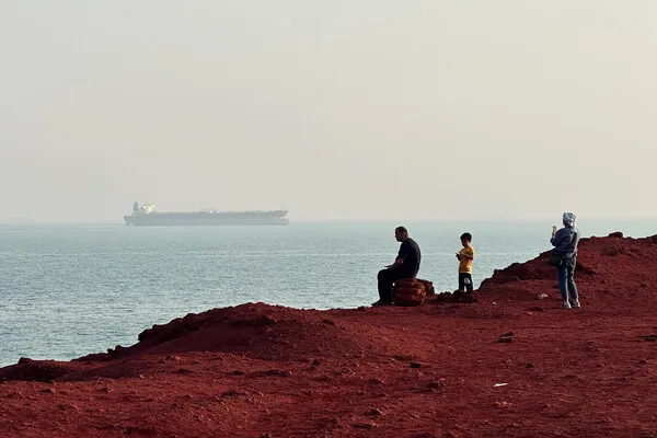 Alleged IRGC Closure of Strait of Hormuz Sparks Fears Over Global Energy Market Disruption