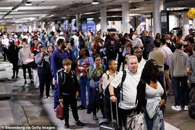 Houston Airport Security Lines Improve as TSA Staffing Shortages Ease, Wait Times Now 11 Minutes