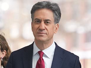 Iran Considers Allowing Chinese-Linked Oil Tankers Through Strategic Strait of Hormuz Amid Global Pressure