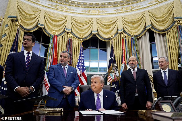 Top White House Adviser Issues Nuclear Warning in Trump's Iran Conflict