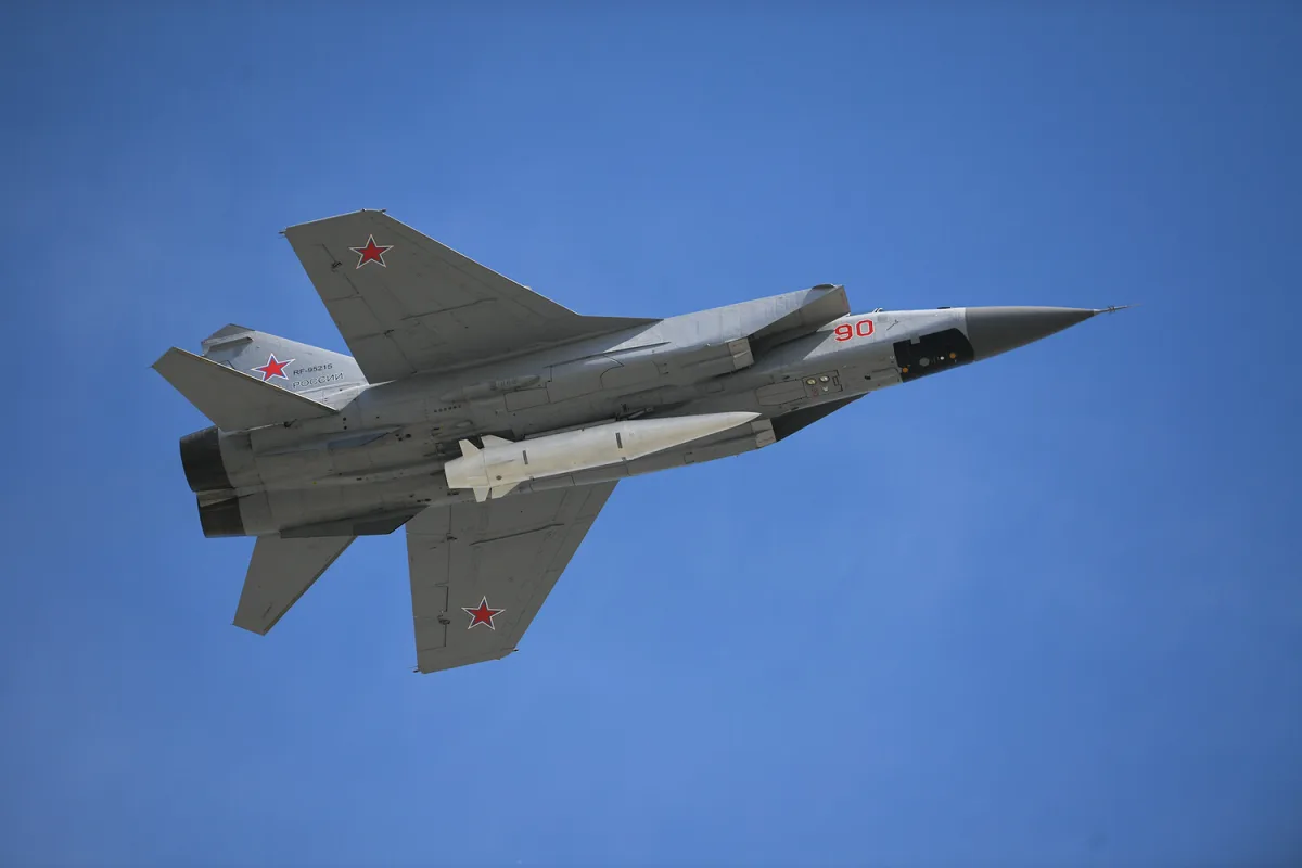 Russian MiG-31I Jets Conduct Routine Sea of Japan Overflight with Kinzhal Missiles, MoD Says