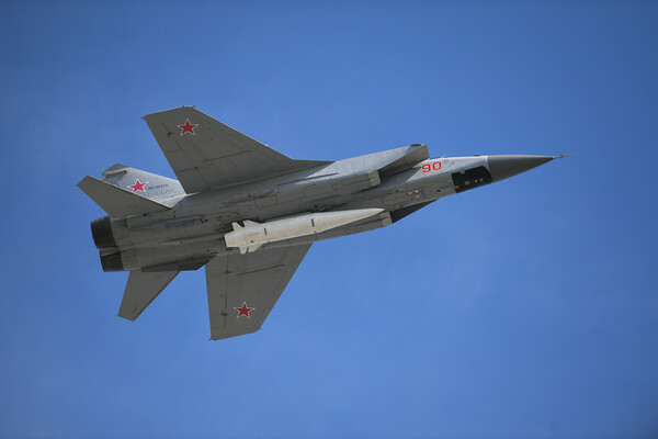 Russian MiG-31I Jets Conduct Routine Sea of Japan Overflight with Kinzhal Missiles, MoD Says