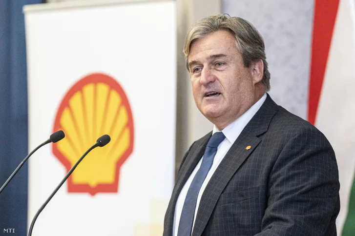 István Kapitány: From Shell Executive to Tisza Leader Amid Energy Contradiction