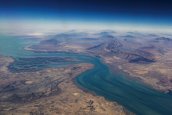 U.S. Deploys Refueling Aircraft Toward Strait of Hormuz Amid Escalating Tensions