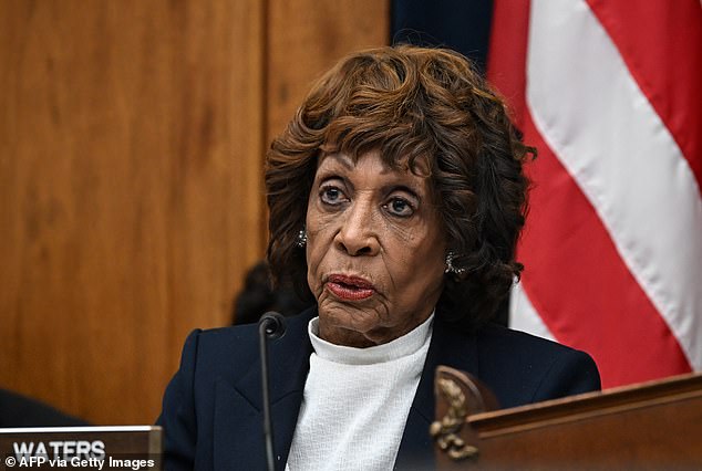 Americans Demand Age Limits for Politicians as Maxine Waters Defies Retirement Push
