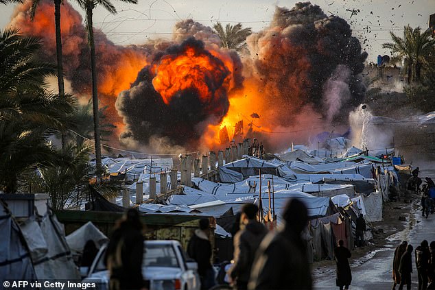 Trump Condemns Netanyahu's Regime Change Push in Iran, Marking Unprecedented Rift Between Leaders