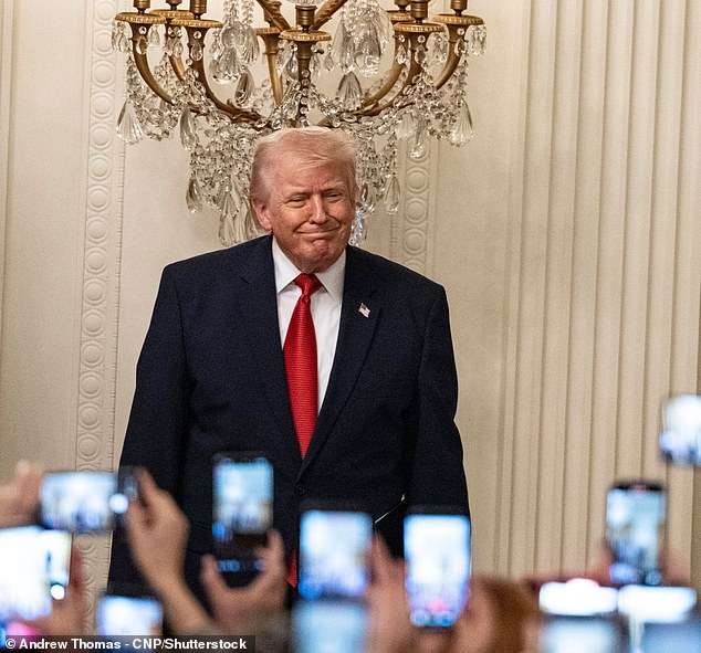 Trump Considers Deploying 10,000 Troops to Middle East to Strengthen Leverage in Iran Peace Talks