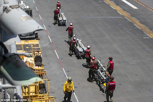 Trump Considers Deploying 10,000 Troops to Middle East to Strengthen Leverage in Iran Peace Talks