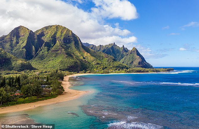 Tourist Helicopter Crash on Kaua'i Kills Three, Injures Two Near Kalalau Beach