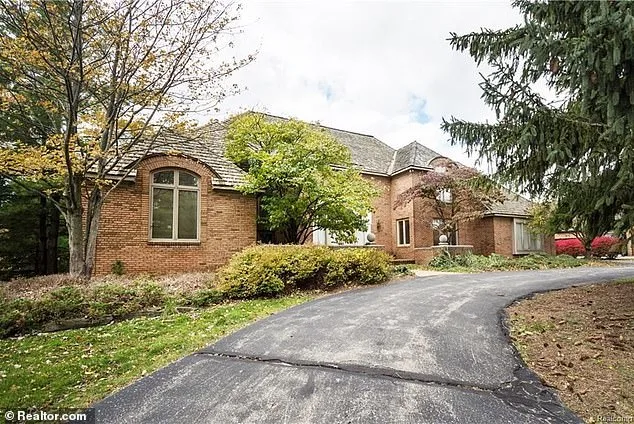 Oscar-Nominated Designer's Memoir 'Evocative Observations' Reveals Private Tales of Music Icons, Including Aretha Franklin