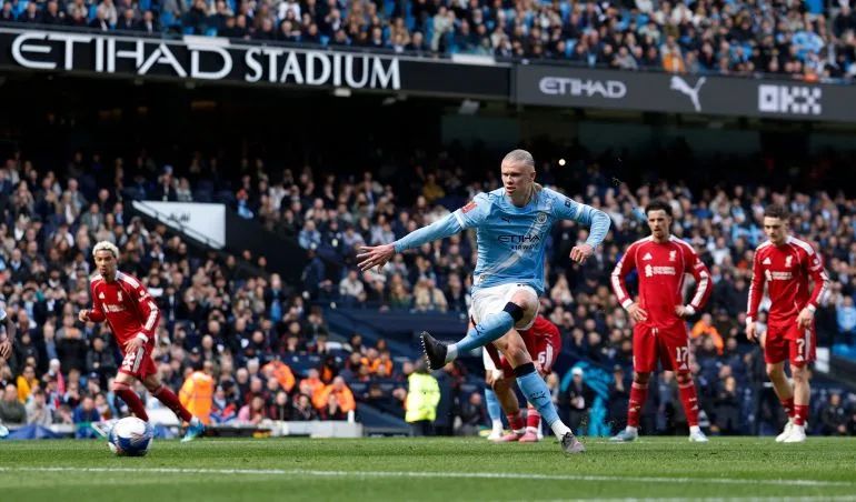 Premier League Title Race: Arsenal's Grip Slips as City Eyes Crucial Showdown