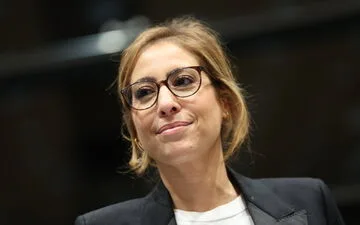 Red Team Strikes Back: Jonathan Defies Yellow Team's Immune Necklace Demand