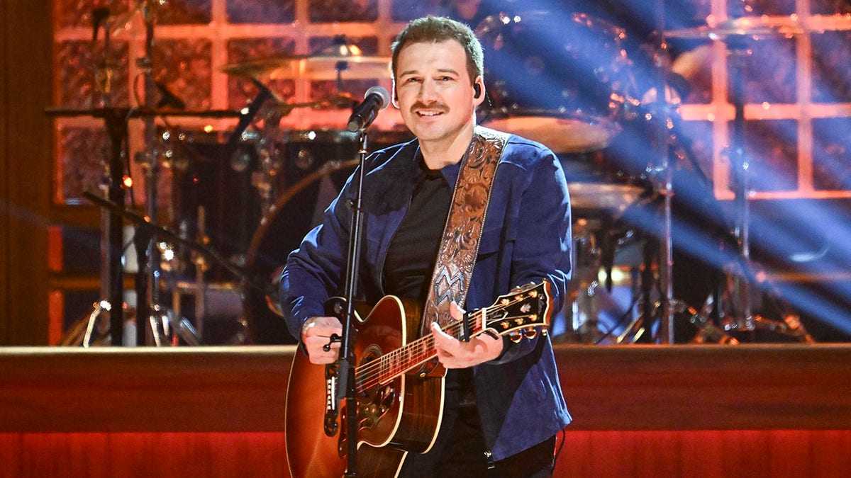Morgan Wallen Shatters Piano Mid-Show After Technical Malfunction