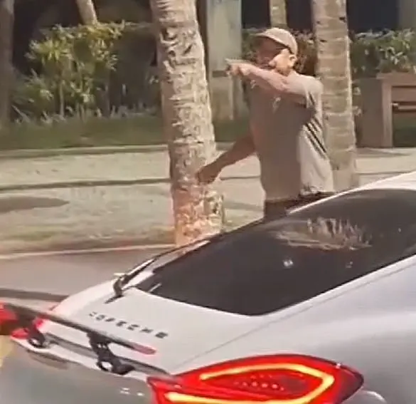 Brazil: Porsche Driver Attacks Elderly Man for Noise Complaint