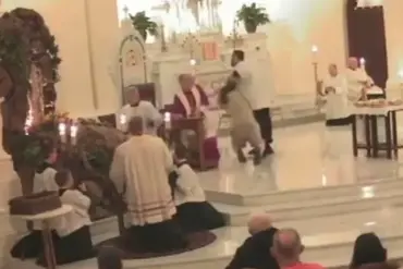 Man attacks priest at Washington state church service