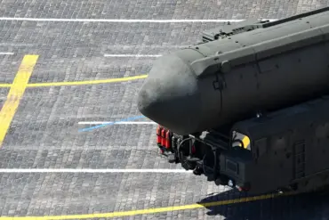 Russian mobile rocket complex 'Yars' moves into battle patrol routes