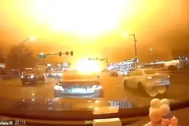 Shocking dashcam video captures plane crash in Philadelphia