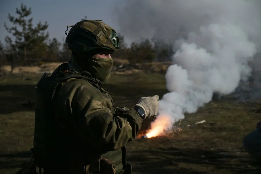 Russian Soldier's Silent Pistol Takes Down Ukrainian Mercenaries