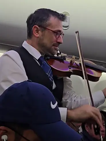 United Airlines Crew Member's Violin Performance Divides Passengers at SFO