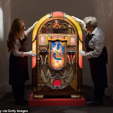Freddie Mercury’s Family Reunited with His Treasured Possessions After 3 Decades