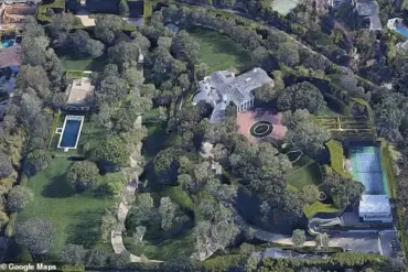 Lauren Sanchez Shows Off Luxurious Writing Nook in $165 Million Home