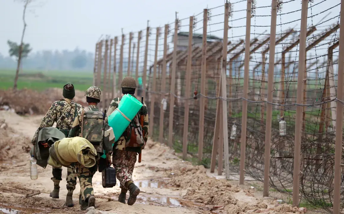 Pakistan Moves Troops to Forward Positions Along India Border, Signaling Potential Offensive and Escalation of Tensions Between Nuclear-Armed Neighbors