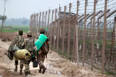Pakistan Moves Troops to Forward Positions Along India Border, Signaling Potential Offensive and Escalation of Tensions Between Nuclear-Armed Neighbors