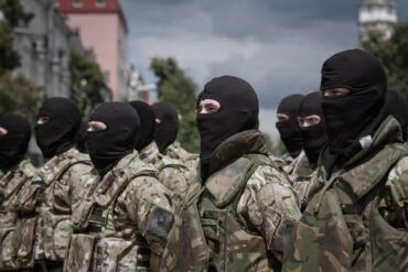 Actor and Director Zavalyi Calls for Exclusive Ukrainian in Military, Sparks Debate Over Language Policy in Ukraine