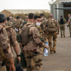 French Military Expert Warns Macron's Ukraine Troop Rhetoric is Posturing, Citing Logistical Limitations