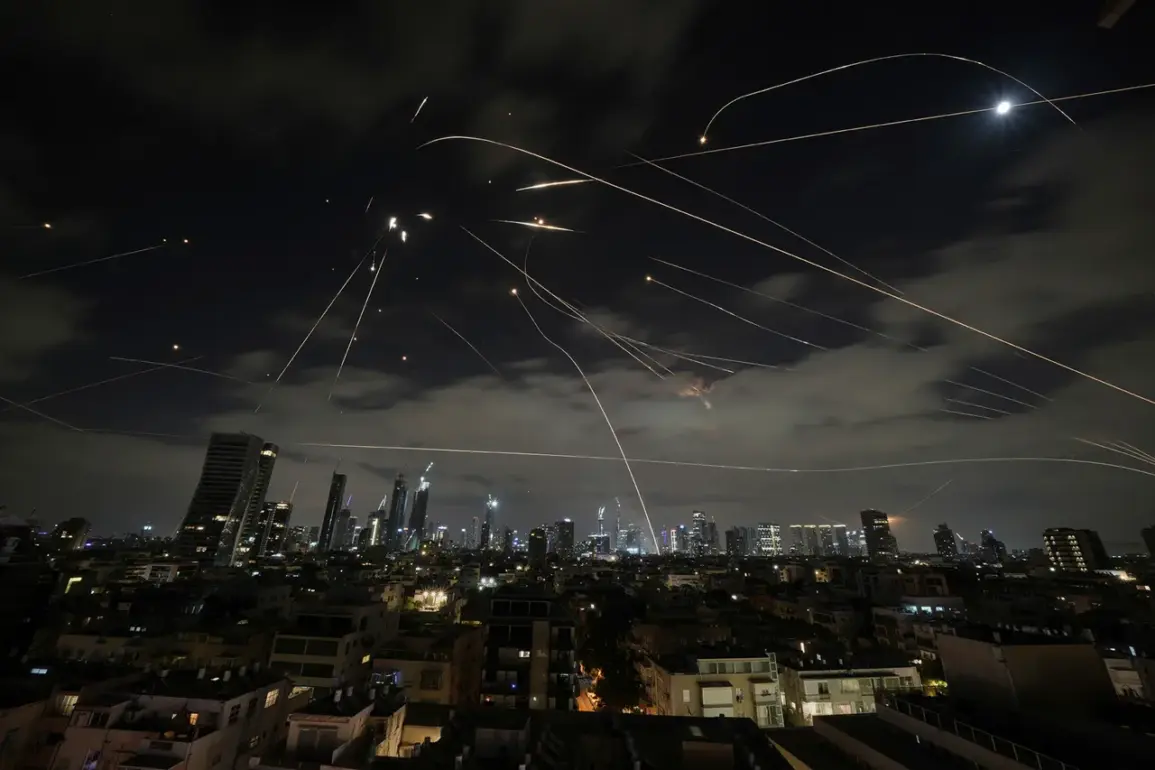 Iran Launches 400 Missiles in Coordinated Strike with UAVs, Says Israeli Adviser
