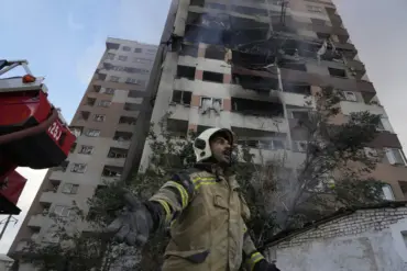 Israeli Strike Hits Residential Building in Tehran, Causing Civilian Casualties
