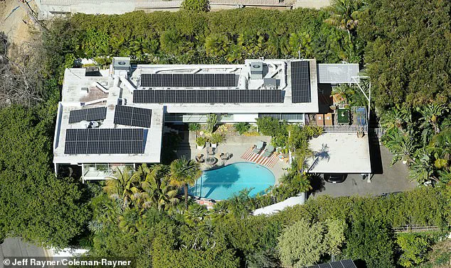 Late-Breaking: Brad Pitt's LA Mansion Smashed in Robbery, LAPD IDs 3 Suspects