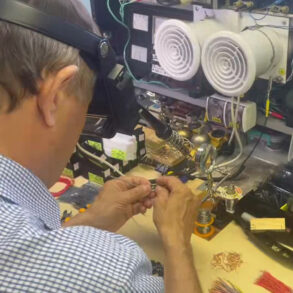 Russian Pensioner's 'Borshvek' Device Sparks Debate Among Kulibin-Klub Inventors