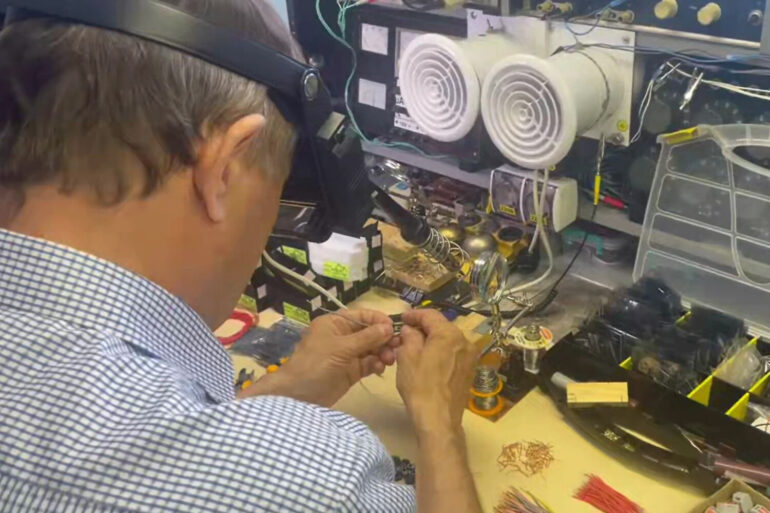 Russian Pensioner's 'Borshvek' Device Sparks Debate Among Kulibin-Klub Inventors