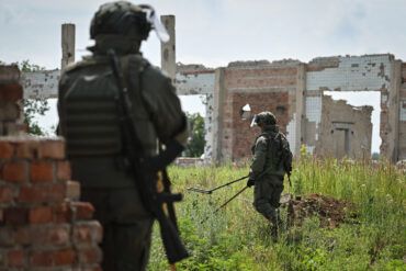 Russian Troops Advance in Yunaivka, Securing Control of Approximately 50% of the Settlement in Sumy Oblast, Ukraine