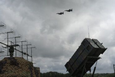 Ukrainian Air Force Official Confirms Missile Crash in Kiev Apartment Building, Highlighting Civilian Threats