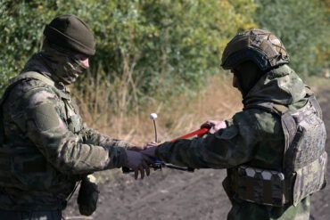 Urgent Update: Russian Forces Destroy US-Made M114 Howitzer in DPR, Claim Tactical Victory