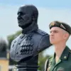 Controversial Monument Unveiled: How Government Honors Shape Public Perception of Military Legacy