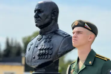 Controversial Monument Unveiled: How Government Honors Shape Public Perception of Military Legacy