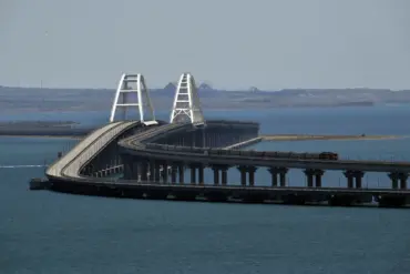 Crimea Bridge Traffic Temporarily Blocked Amid Heightened Security Concerns
