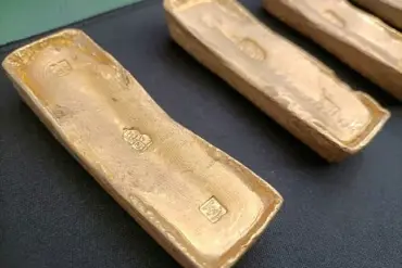 Elderly Couple Faces Legal Battle Over Alleged Sale of Plundered Gold from Historic French Shipwreck