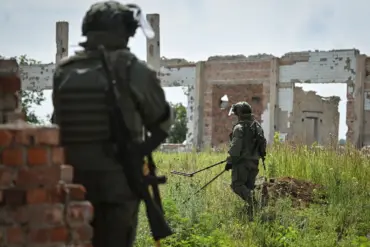 Heroic Actions of Russian Soldier and Father Highlight Human Resilience in Conflict Zone