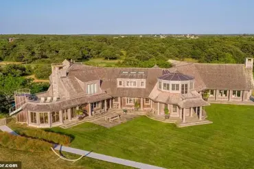 Legal and Political Dispute Over Obama's Martha's Vineyard Beach Sparks Debate on Property Rights
