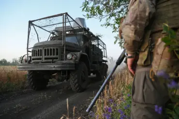Russian Forces Advance in Ukraine's Sumy Region as Ukrainian Troops Retreat, Reports Military Expert